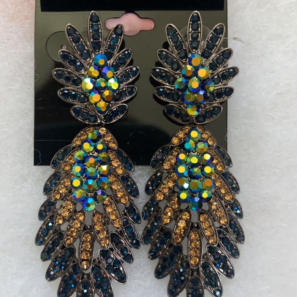 Dazzalizing earrings